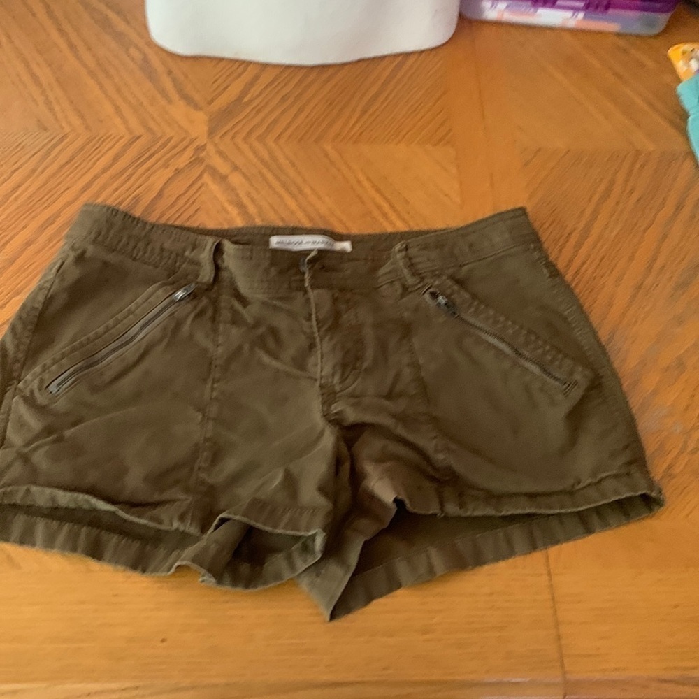 𝅺EUC army green shorts